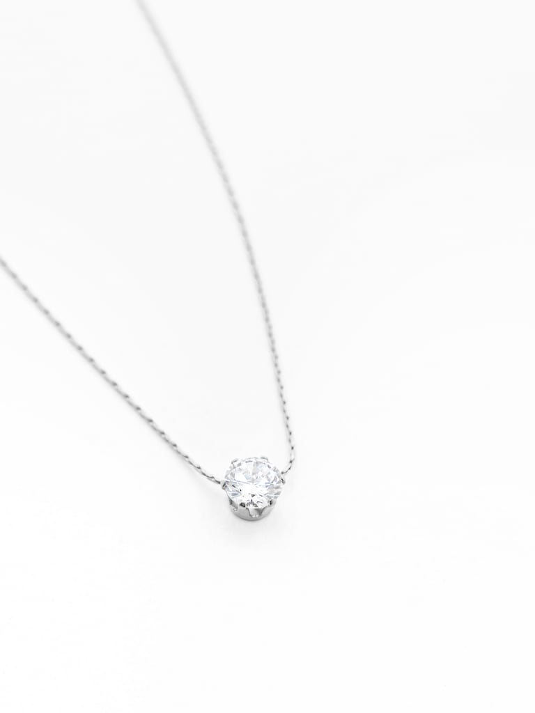 Тонкая цепь с подвеской в виде кристалла