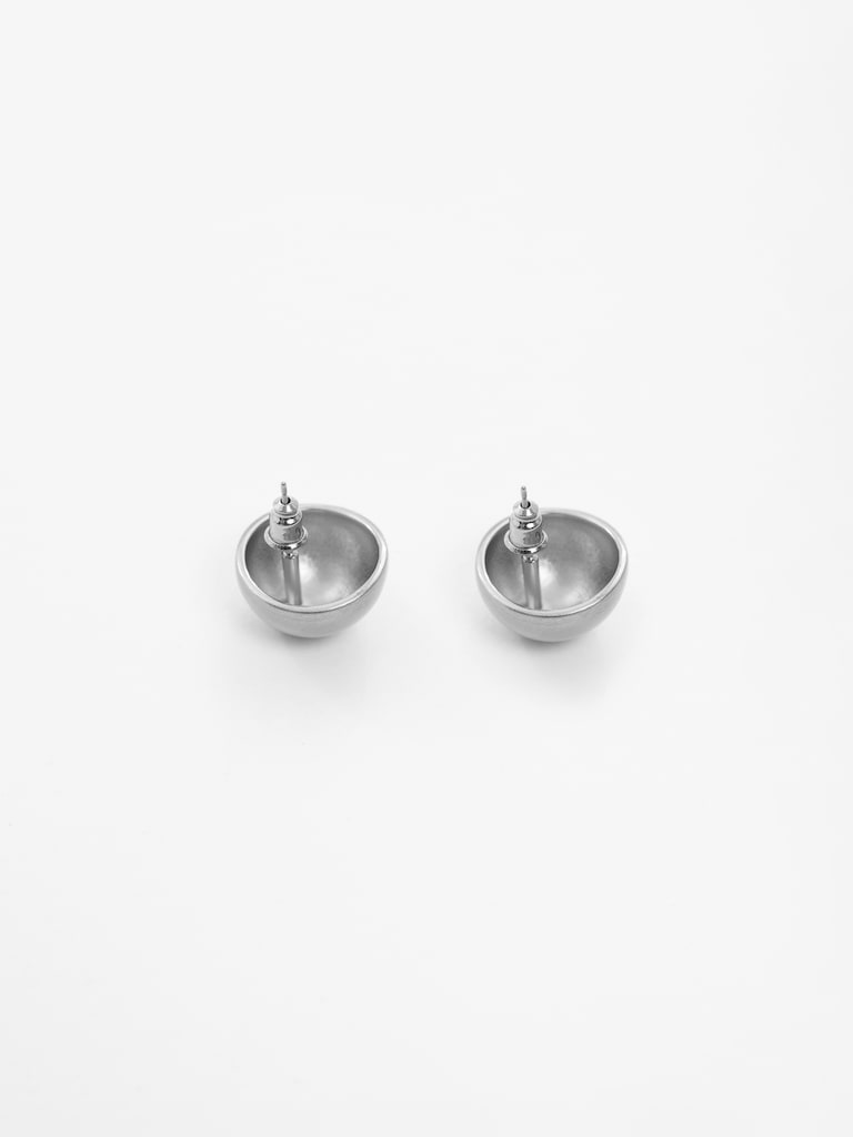 Voluminous round earrings