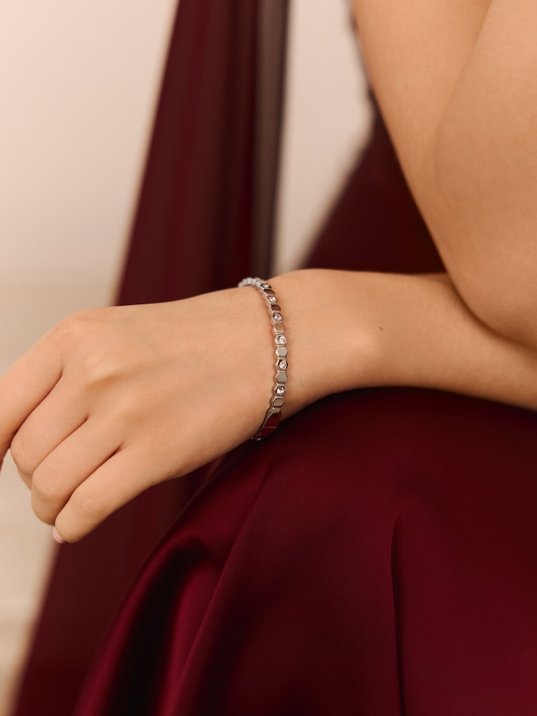 سوار معدني رفيع مع كريستال