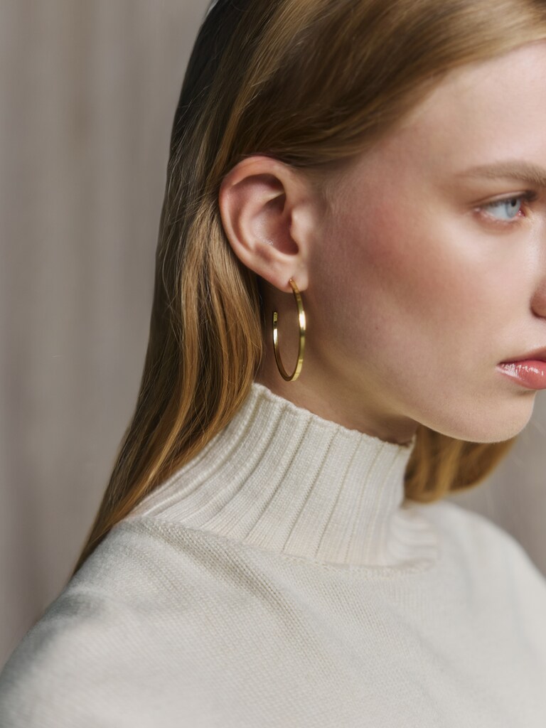 Thin half-hoop earrings
