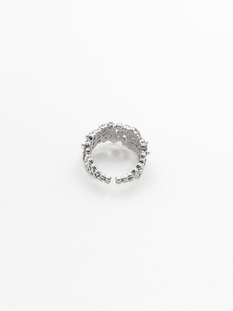 Ring with small pearls