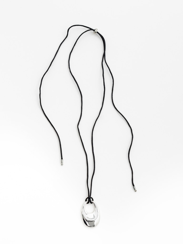 Lace necklace with metal pendant