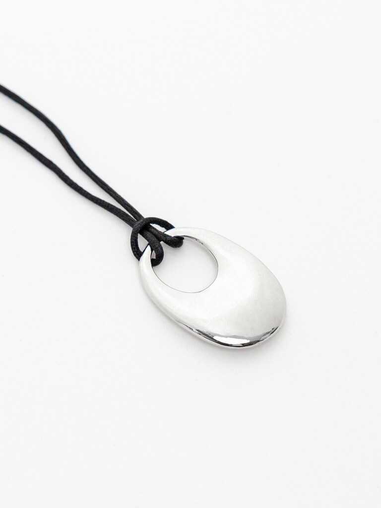 Lace necklace with metal pendant