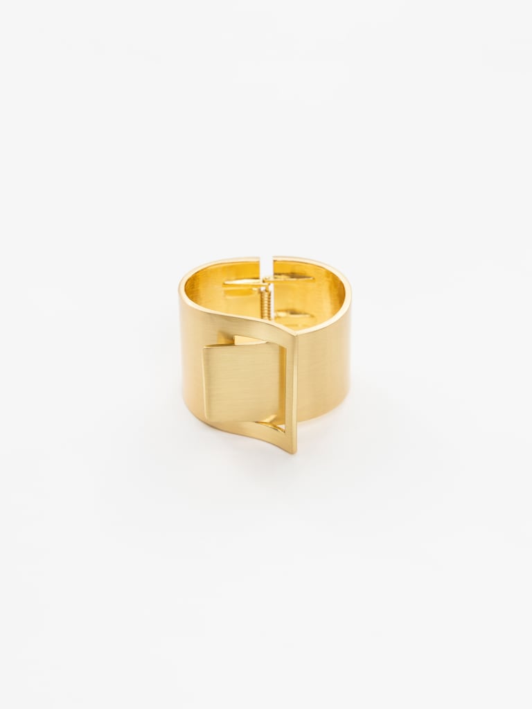 Geometric bracelet in shiny metal