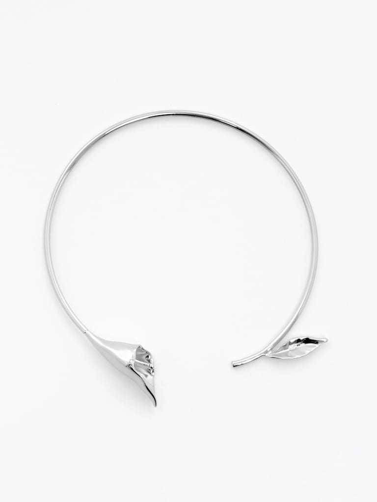 Smooth metal flower necklace