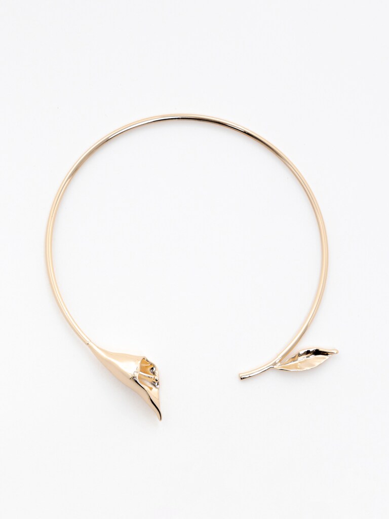 Smooth metal flower necklace