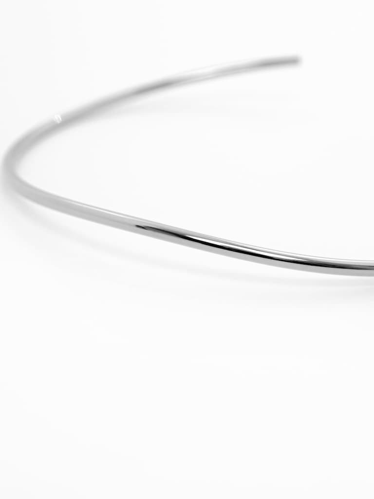 Round necklace in smooth metal