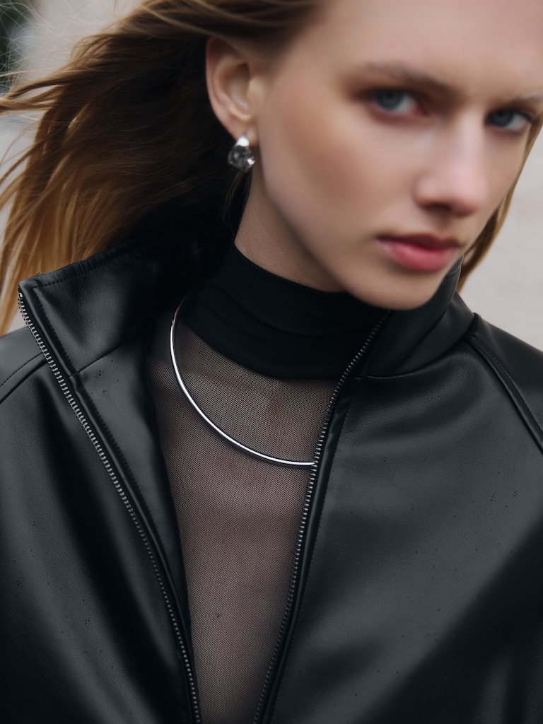 Round necklace in smooth metal