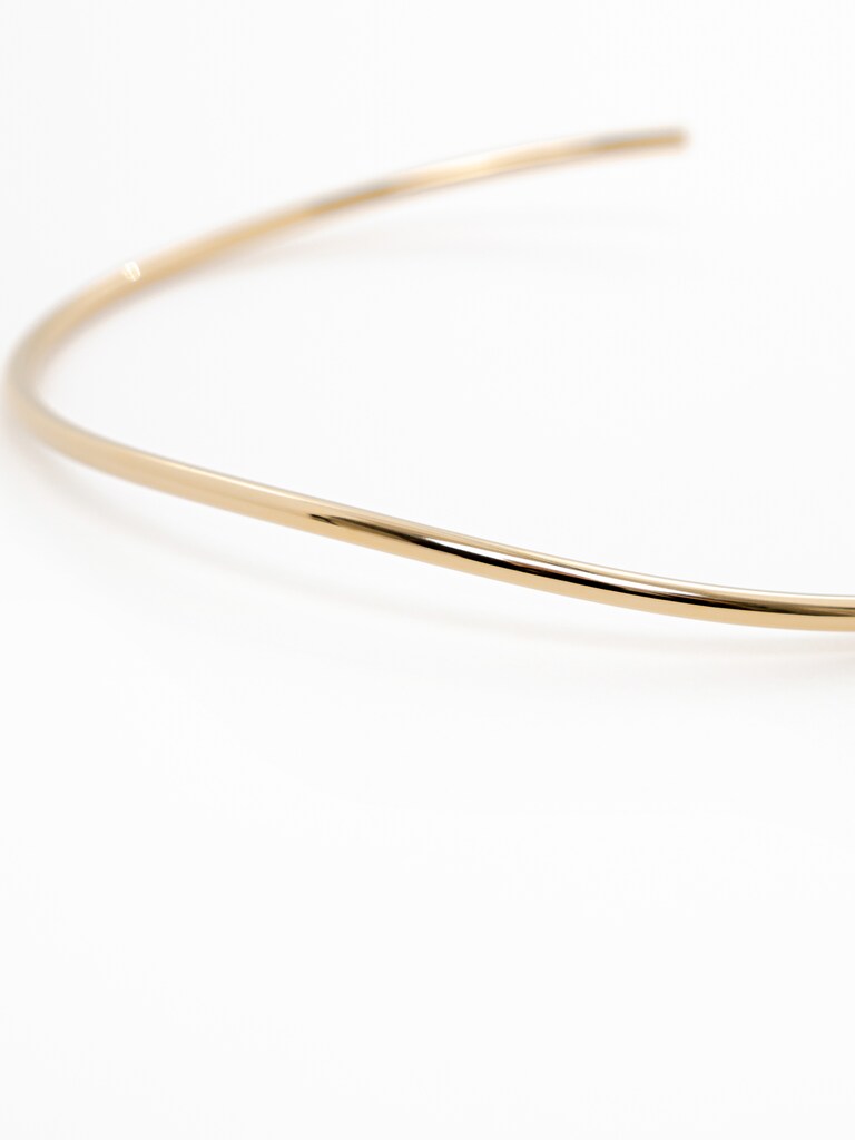 Round necklace in smooth metal