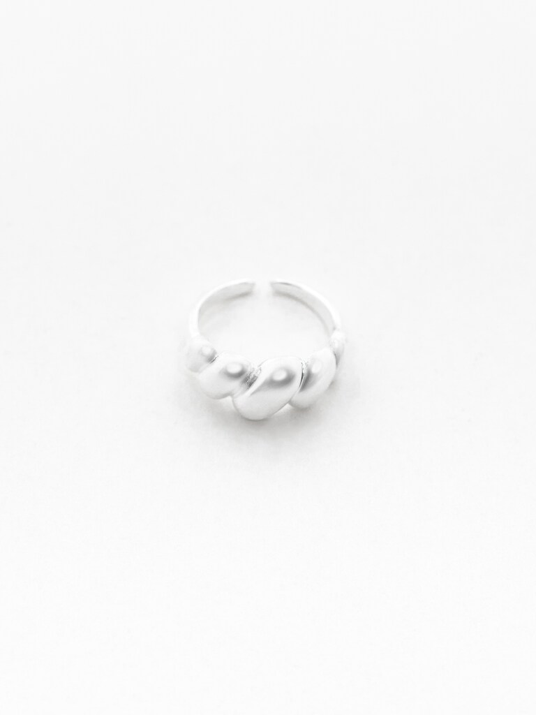 Витое кольцо из гладкого металла