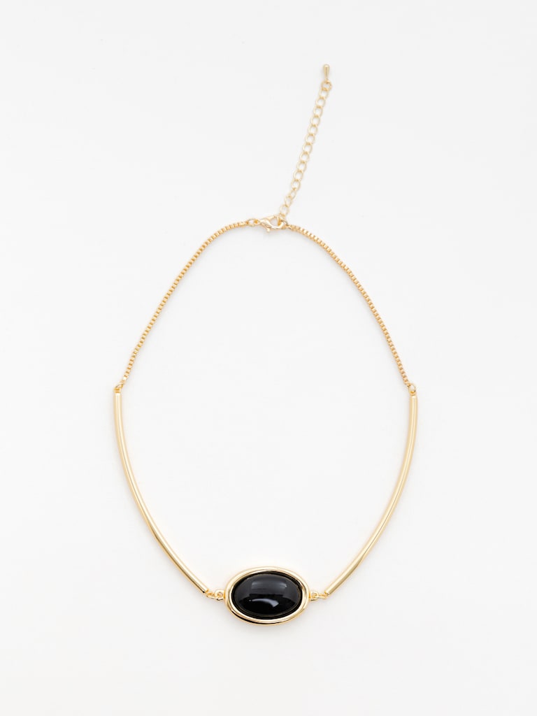 Smooth metal necklace with voluminous oval detail
