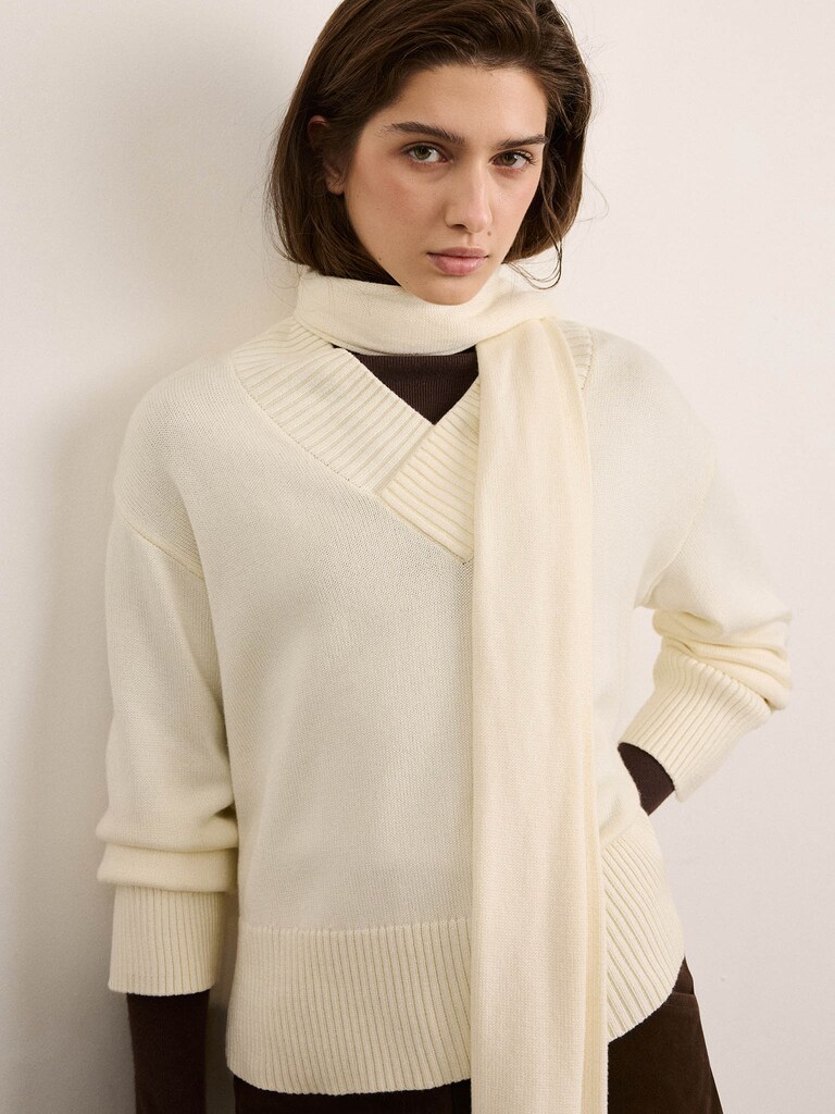 Knitted jumper with matching scarf