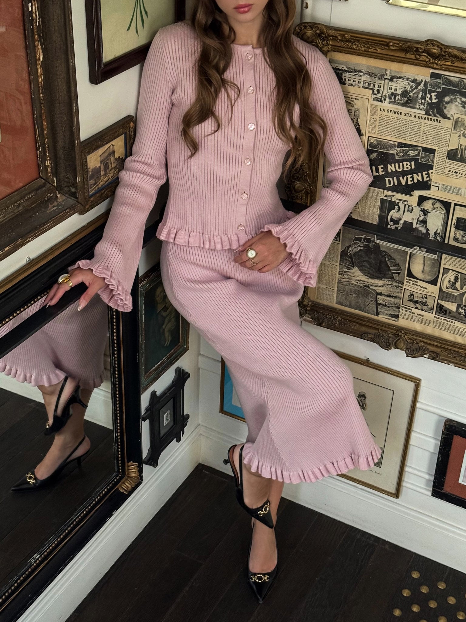 Трикотажный кардиган в рубчик с оборками