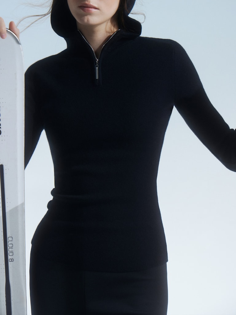 Прилегающее худи с молнией на воротнике