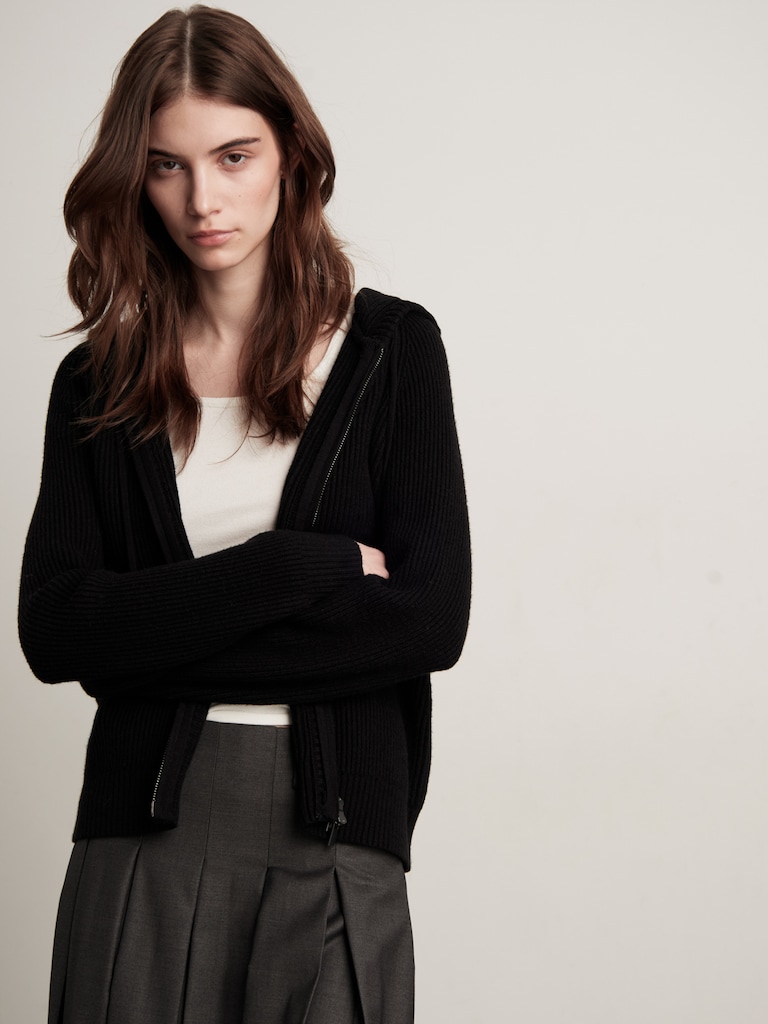 Вязаная толстовка на молнии с капюшоном