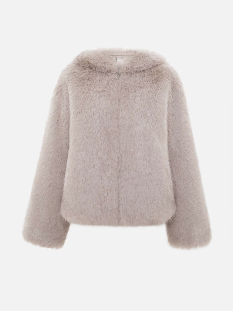 Manteau court en éco-fourrure avec une fermeture éclair et une capuche