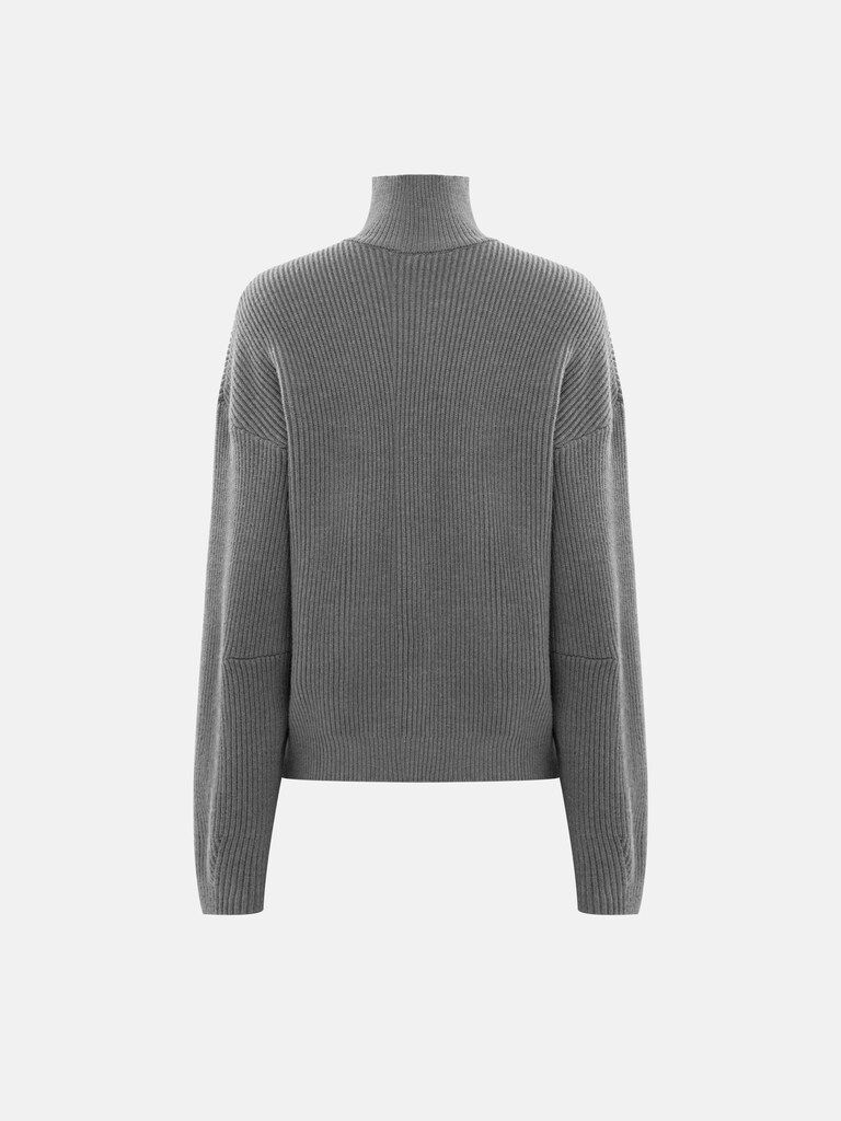 Свободный свитер в крупный рубчик