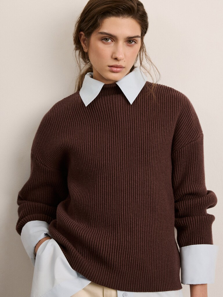 Loose-fitting chunky ribbed jumper