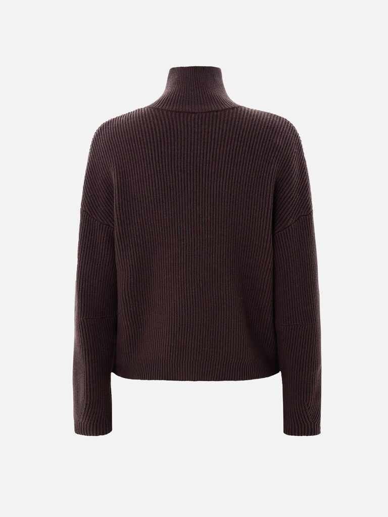 Loose-fitting chunky ribbed jumper