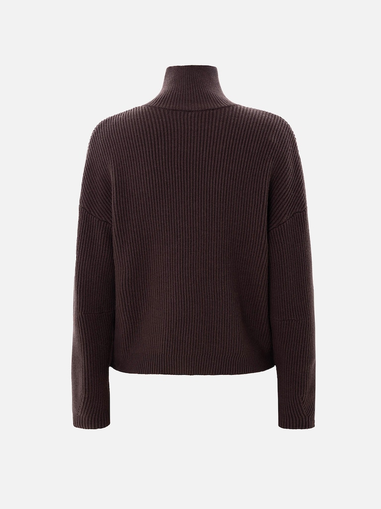 Loose-fitting chunky ribbed jumper