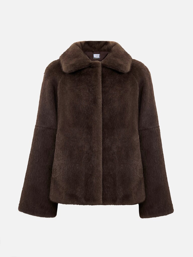 Gerader, kurzer Mantel aus Eco-Pelz mit dreieckigem Kragen