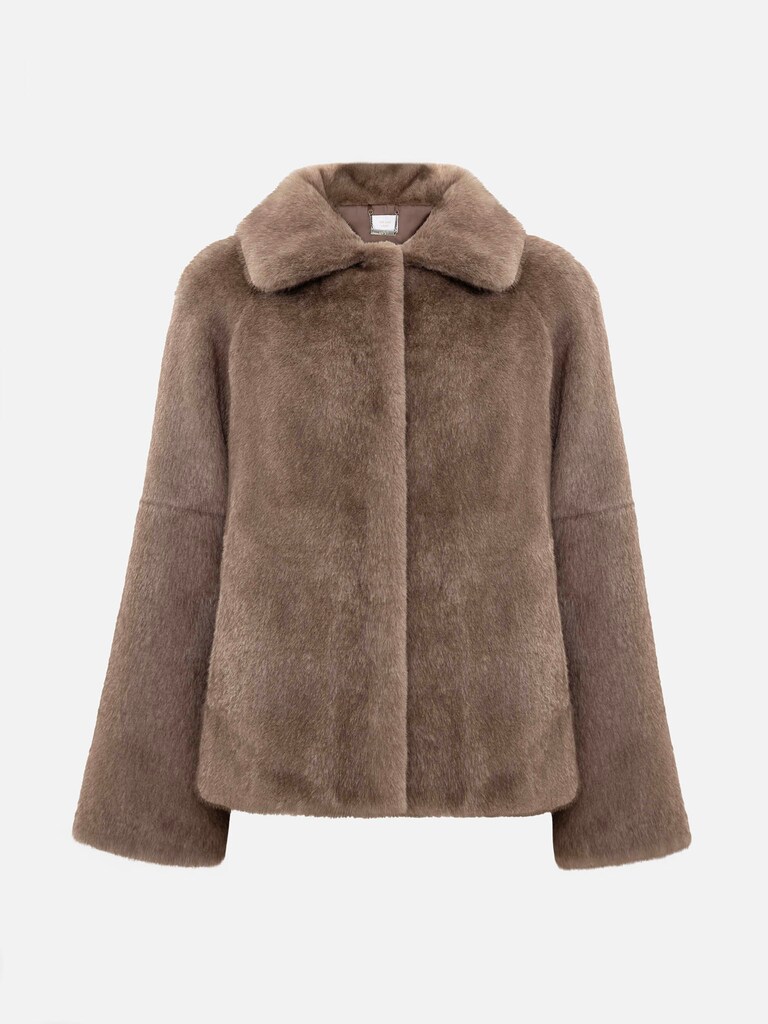 Gerader, kurzer Mantel aus Eco-Pelz mit dreieckigem Kragen