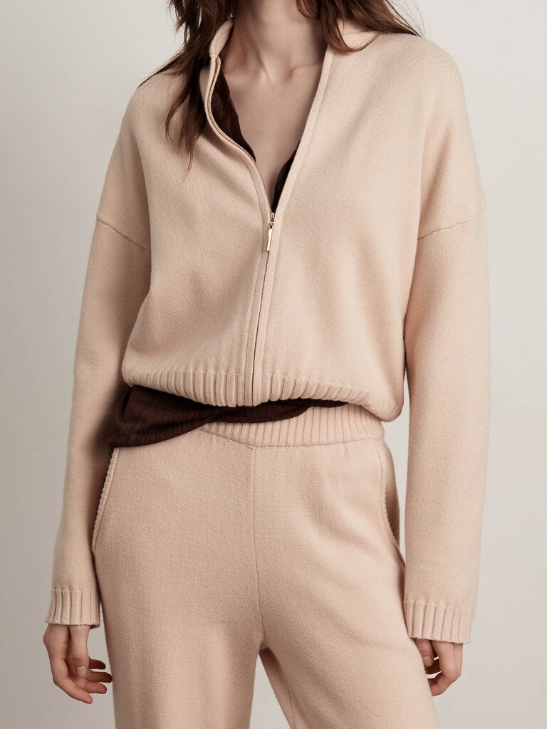 Smooth knitted cardigan with zip fastening