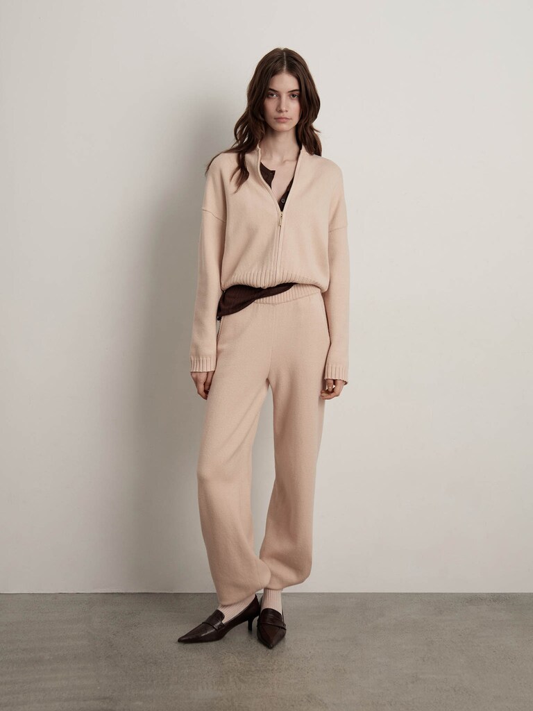 Свободные брюки гладкой вязки