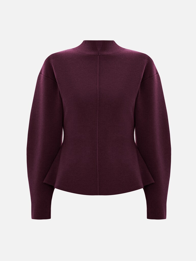 Fitted jumper with a decorative seam