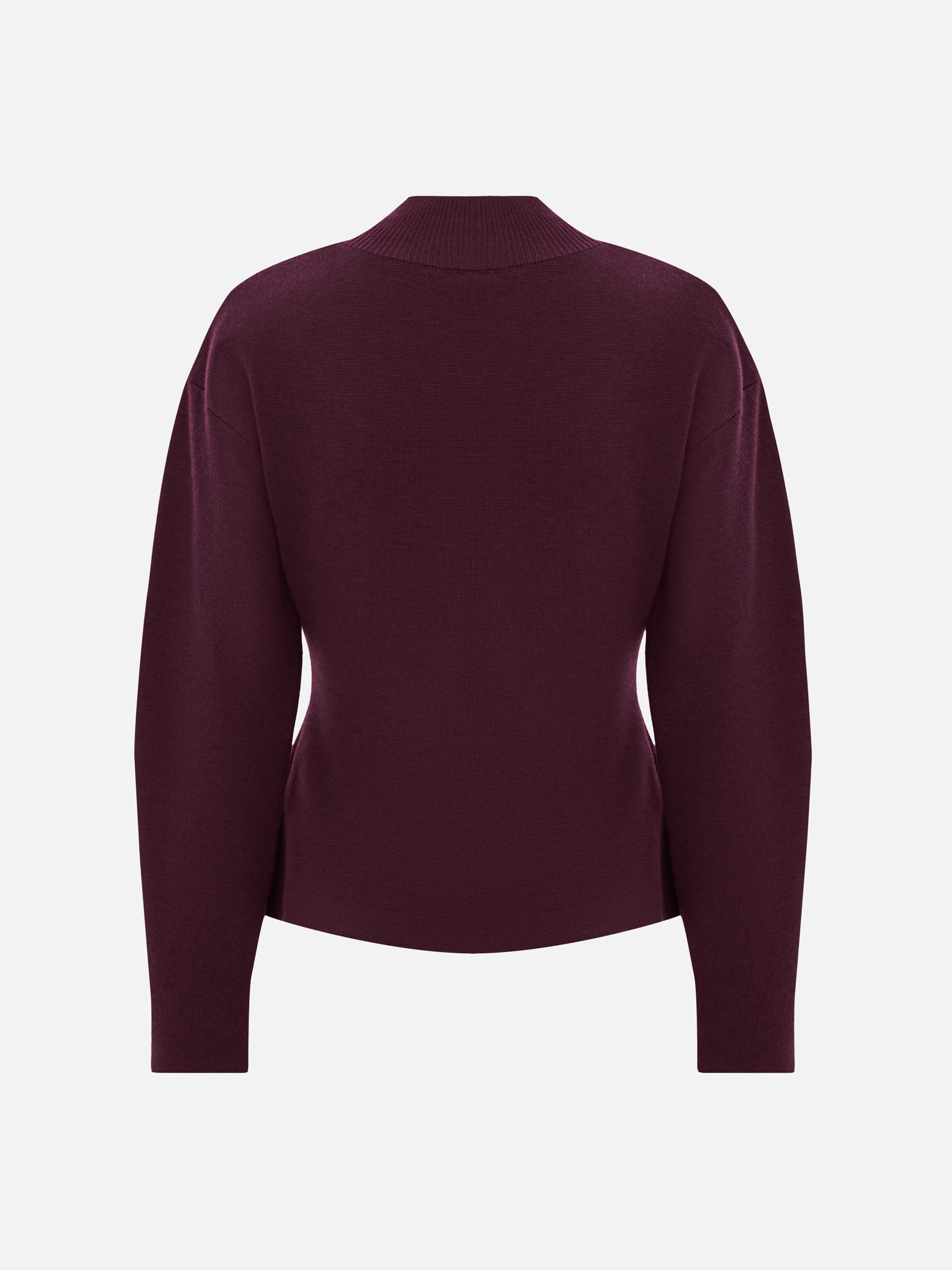 Fitted jumper with a decorative seam