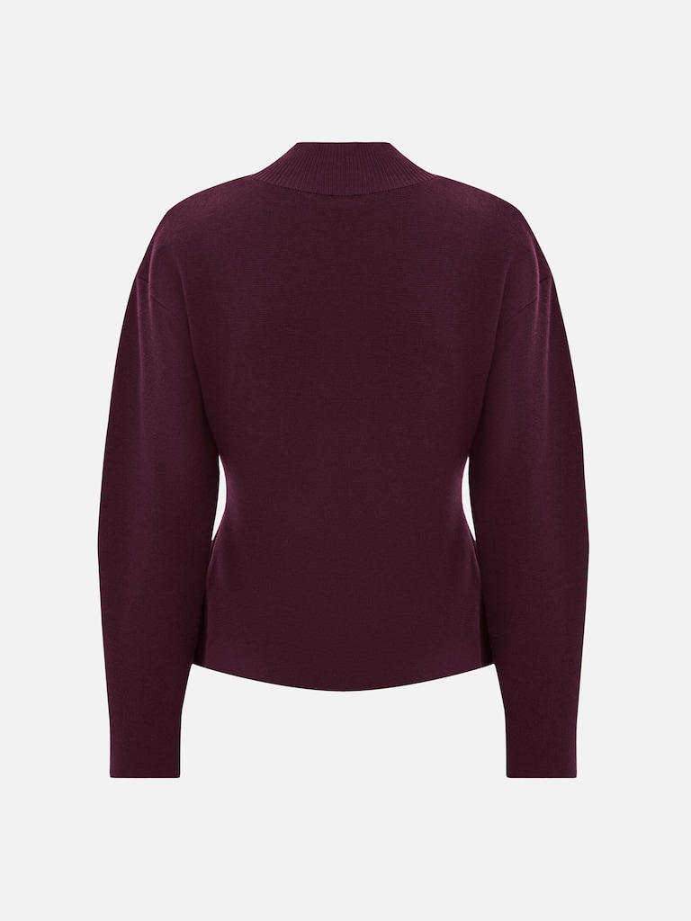 Dopasowany sweter z ozdobnym szwem