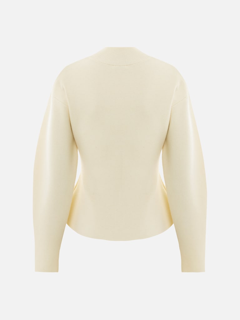 Fitted jumper with a decorative seam