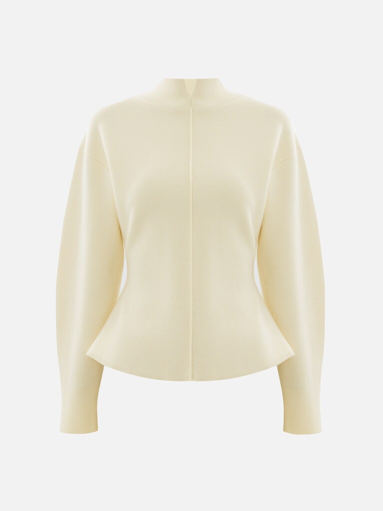 بلوزة ضيّقة بتفصيلة زخرفية