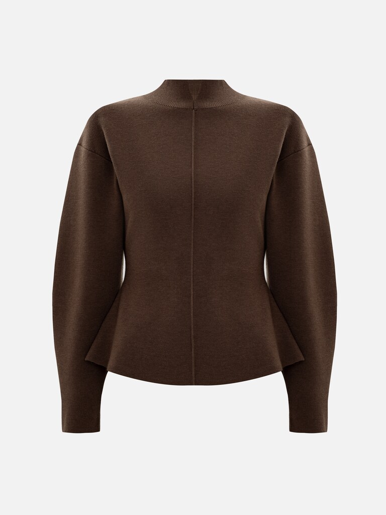 Fitted jumper with a decorative seam