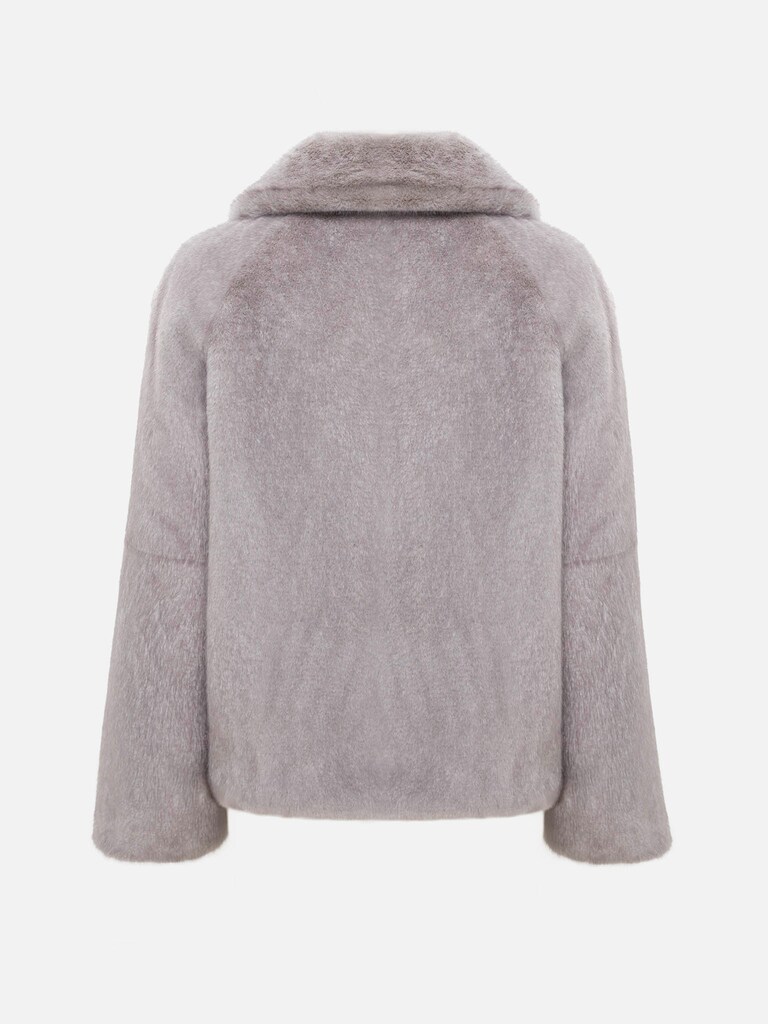 Gerader, kurzer Mantel aus Eco-Pelz mit dreieckigem Kragen