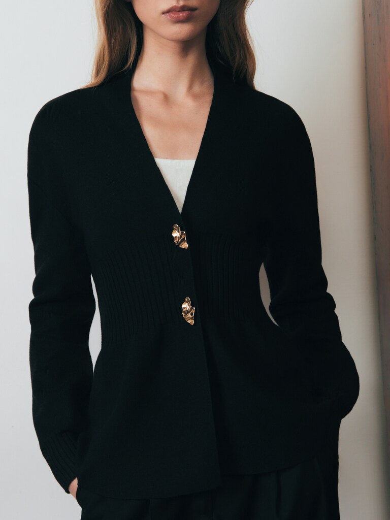 Fitted cardigan with golden fittings