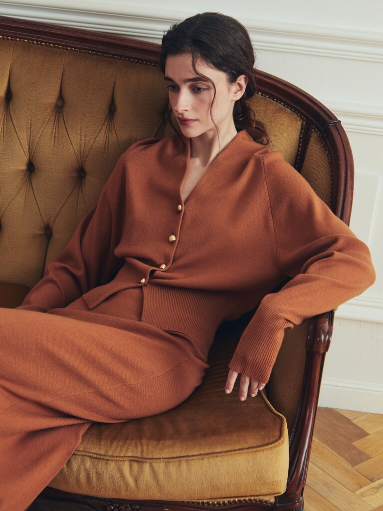 Приталенный кардиган из вязаного трикотажа