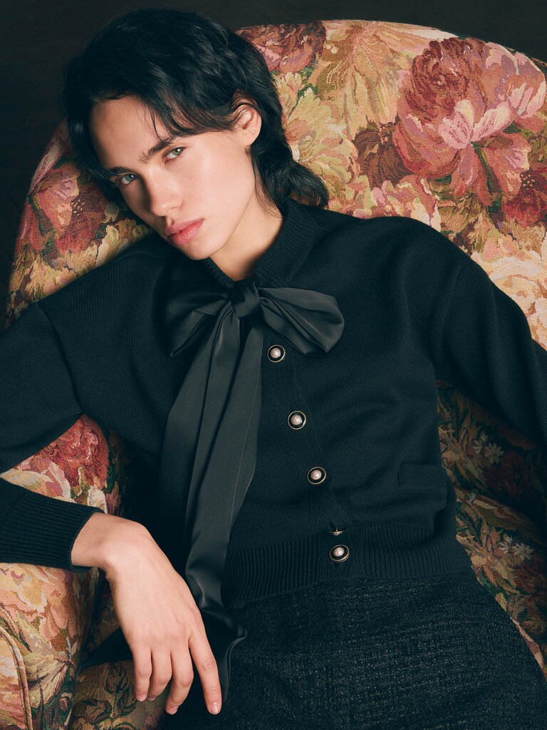 Knitted cardigan with a satin bow