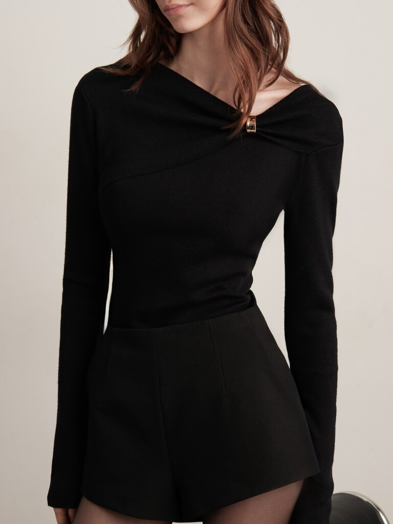 Viscose jumper with gathering and gold detailing on the collar