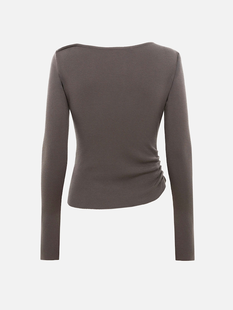 Джемпер из вискозы со сборкой и золотистым декором на воротнике