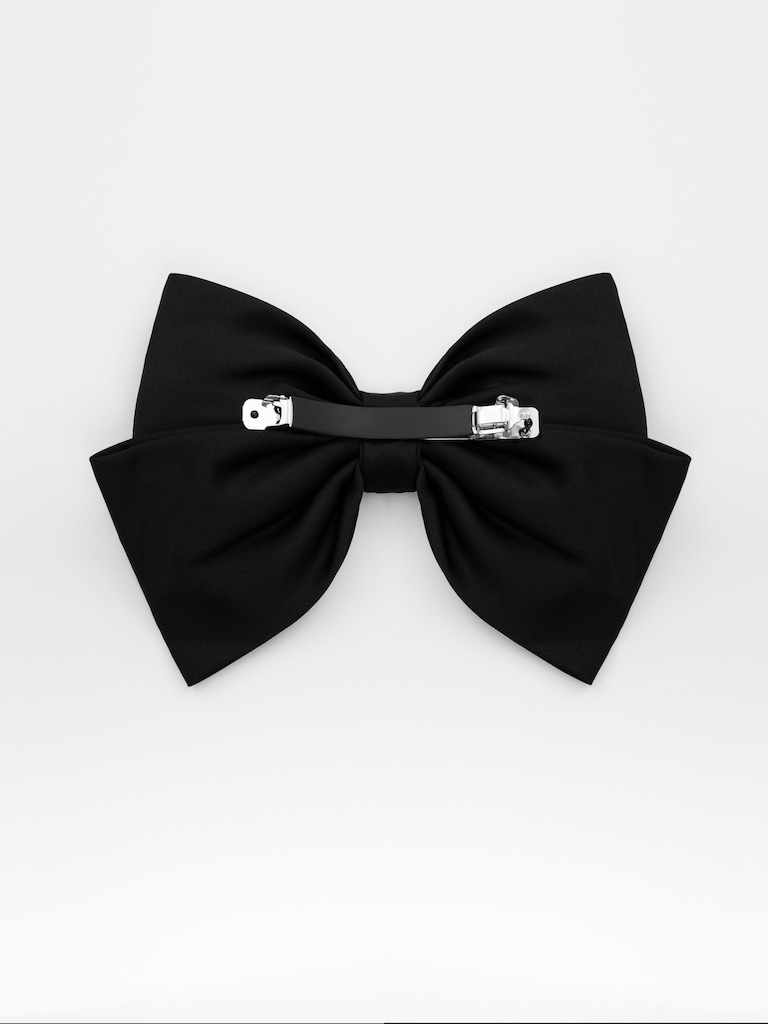 Hair bow with pendant decoration