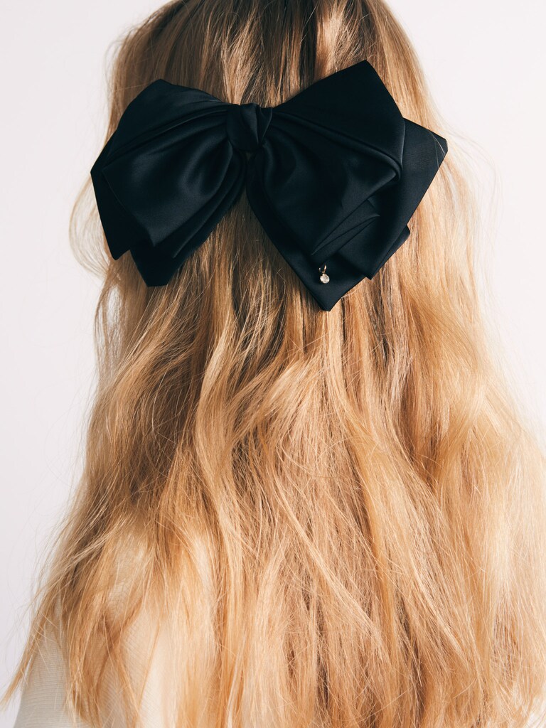Hair bow with pendant decoration