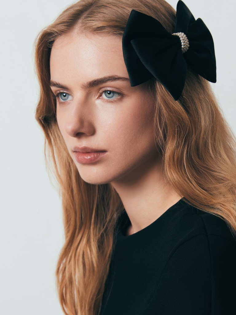 Бант для волос с жемчужным декором