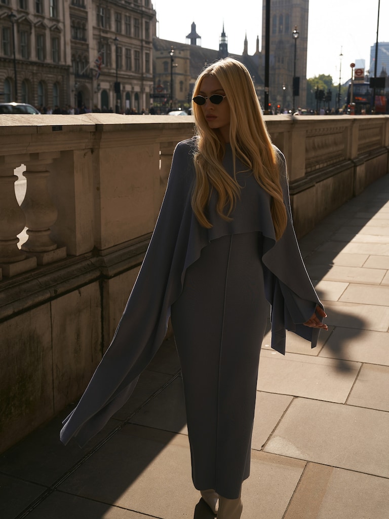 Dzianinowa sukienka maxi z wiskozy z długą narzutką