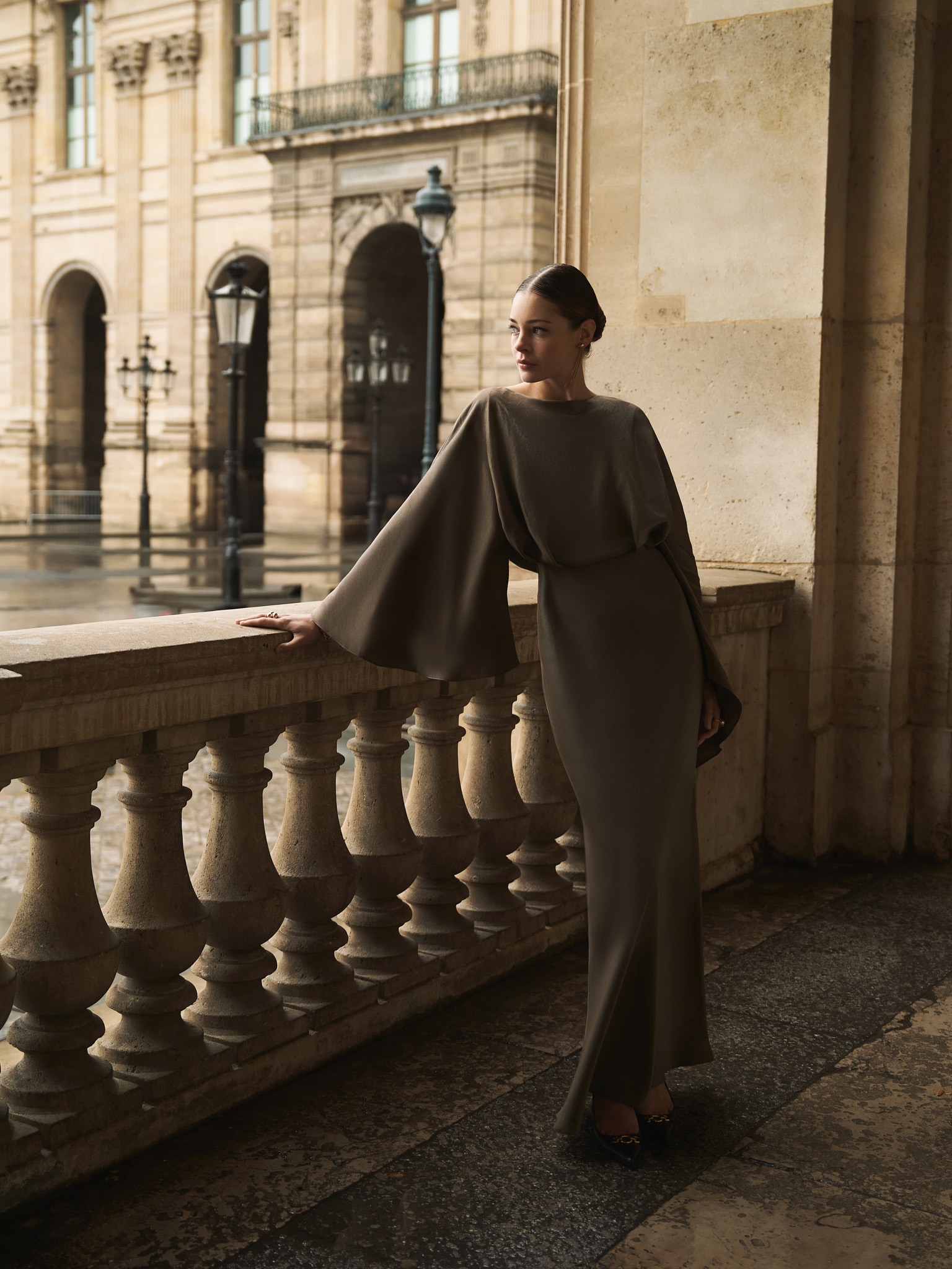 Satin maxi dress with puff sleeves