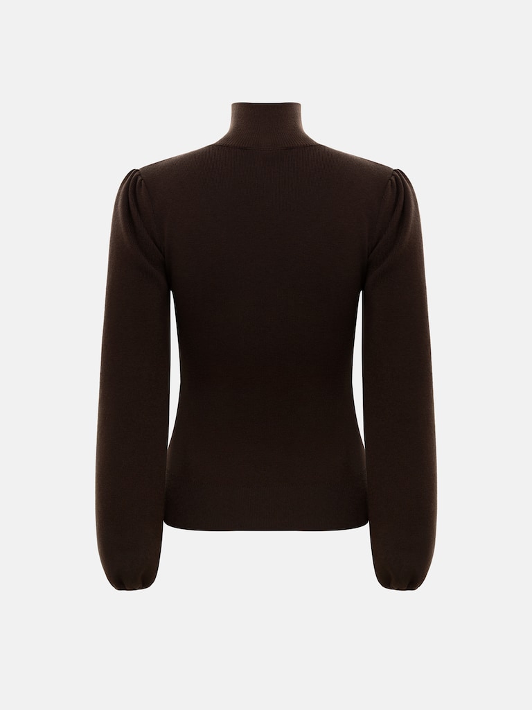 Smooth knitted jumper with slits on the sleeves