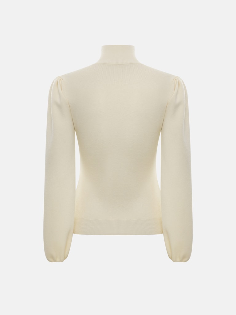 Свитер из гладкого трикотажа с разрезами на рукавах