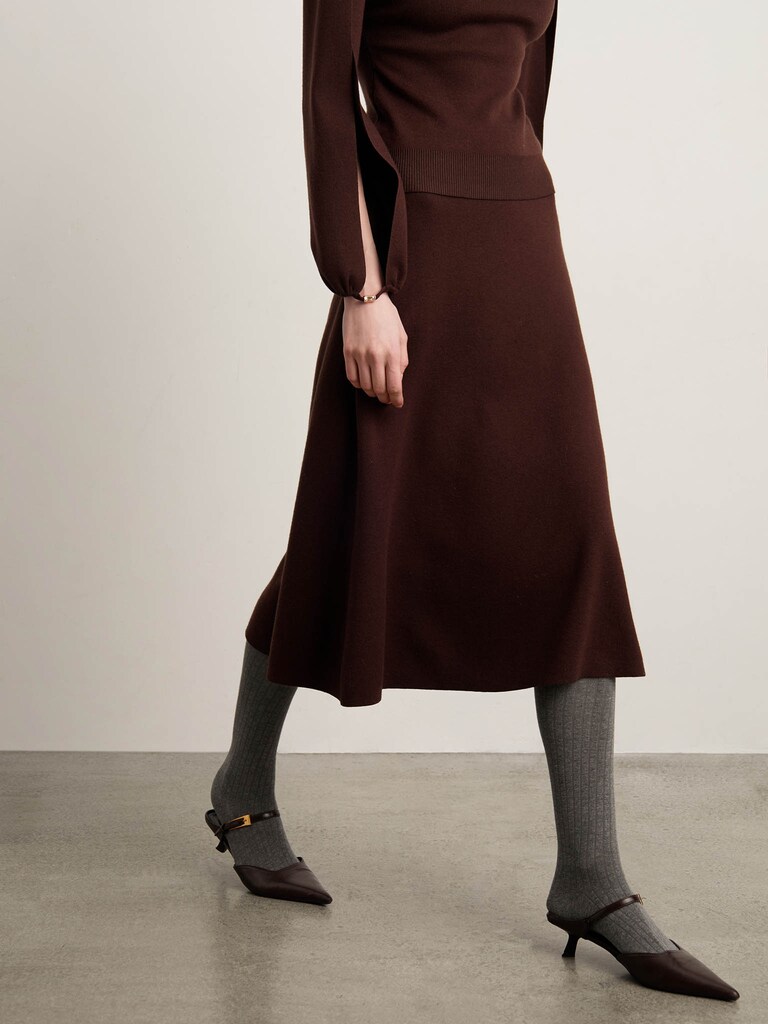 Flared smooth knitted midi skirt