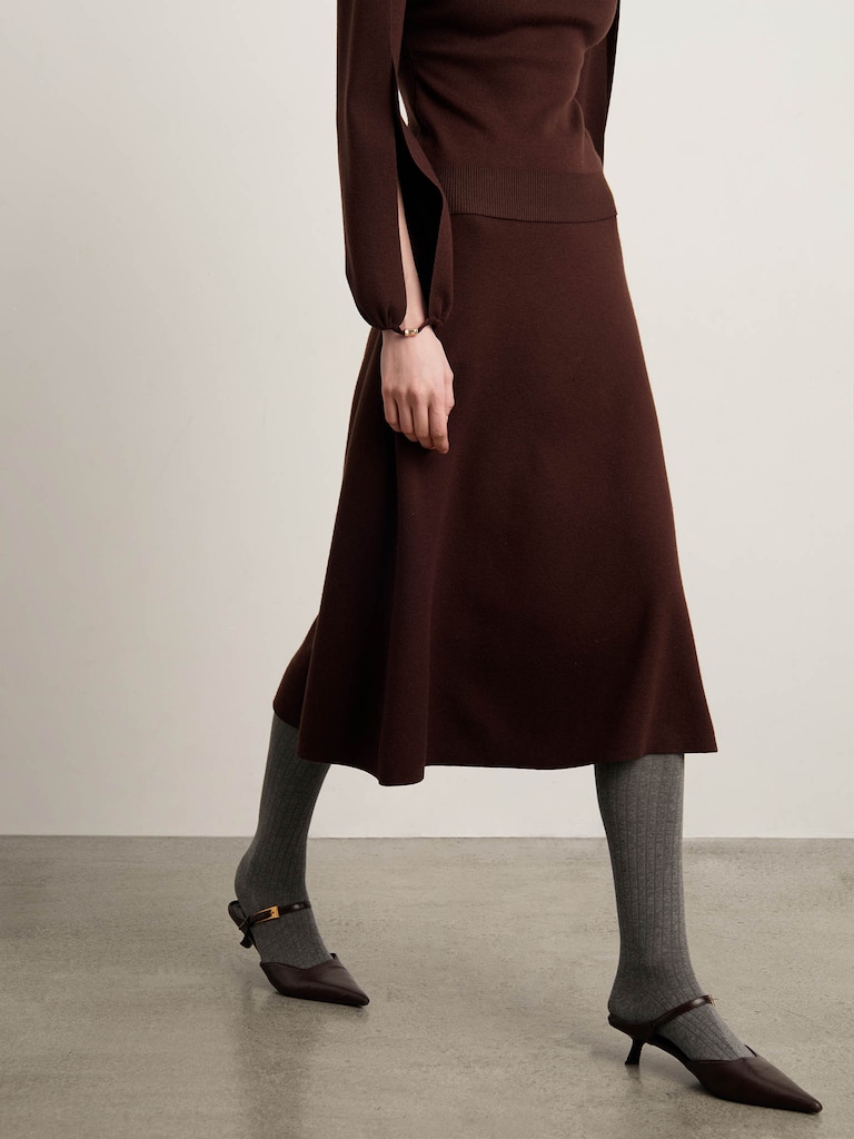 Flared smooth knitted midi skirt