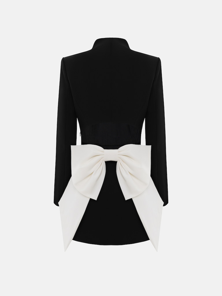 Mini-robe ajustée avec nœud contrastant dans le dos